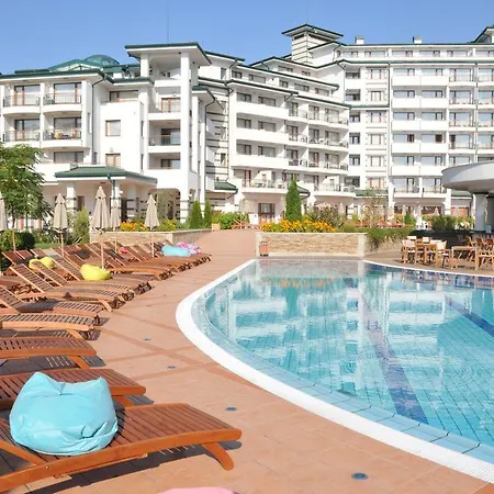 Kalina Private In Emerald Resort, Appartement Ravda
